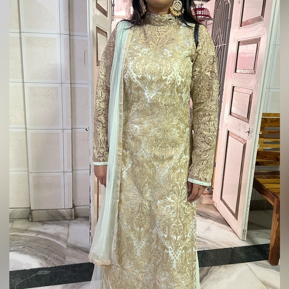 Selling this Pakistani suit! Worn few times! - Picture 2 of 3